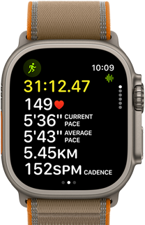 Apple Watch Ultra 4, титанов корпус, натурален цвят, усъвършенствани метрики за тренировка Бягане на открито, дясна външна част, Digital Crown, издаден страничен бутон, каишка Trail Loop, цвят пясък