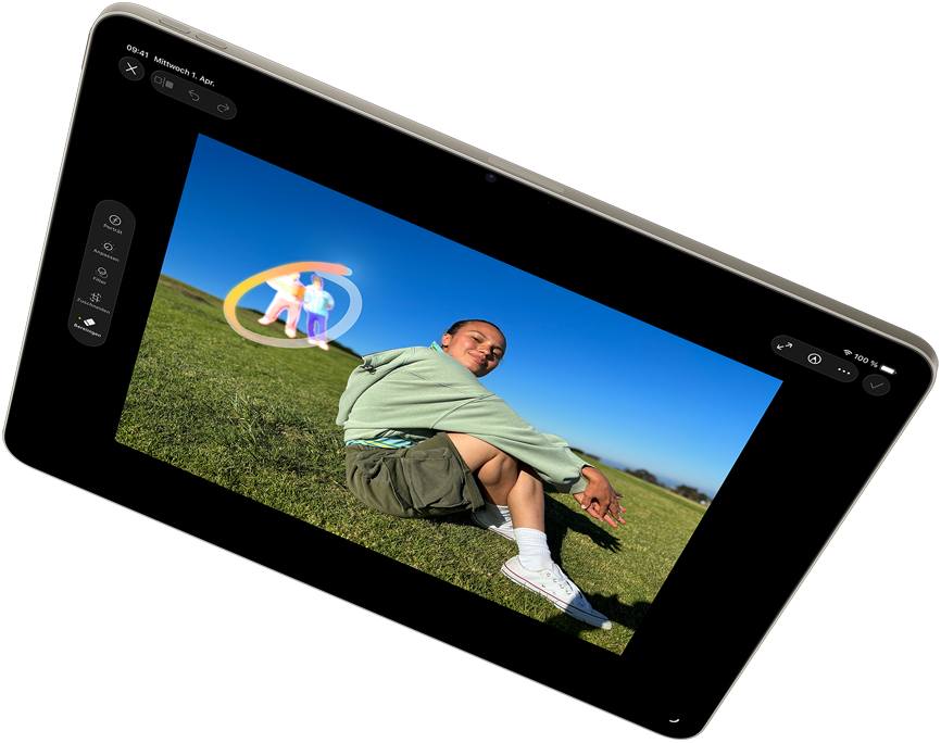 Das iPad Air im Querformat zeigt Apple Intelligence mit dem Bereinigen Tool in der Fotos App