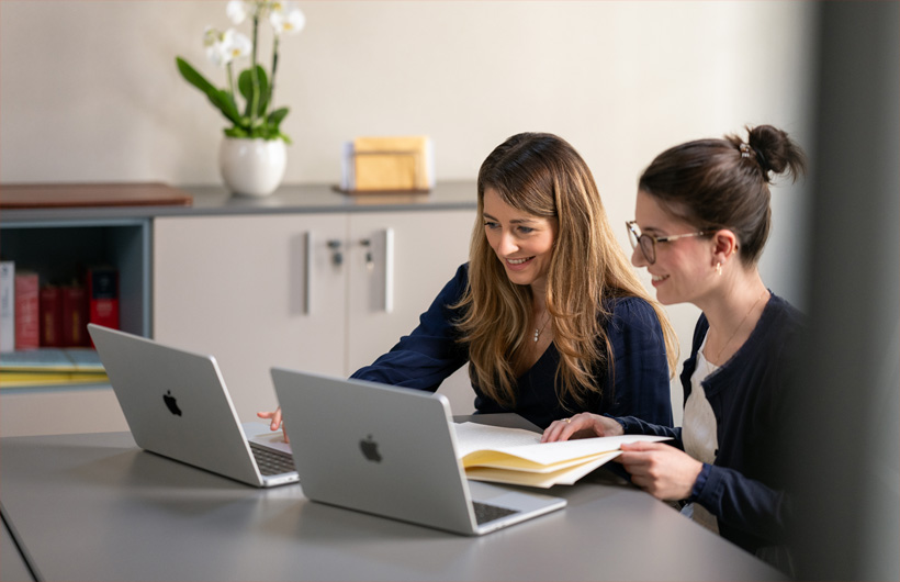 Todos os membros da equipa trabalham num Mac, o que facilita a colaboração e a partilha de ideias.