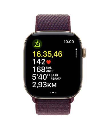 Apple Watch Series 11, Emas, dengan aplikasi Olahraga di layar yang menampilkan metrik berlari termasuk waktu, detak jantung, kalori aktif, laju rerata, dan jarak