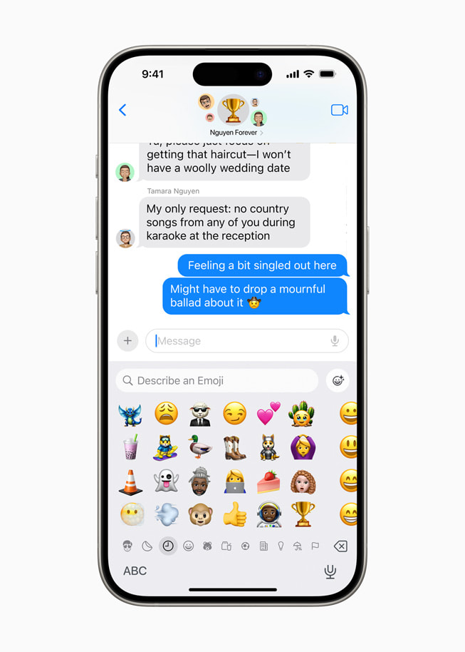Osoba widzi w Wiadomościach wybór opcji Genmoji opartych na treści swojej konwersacji.
