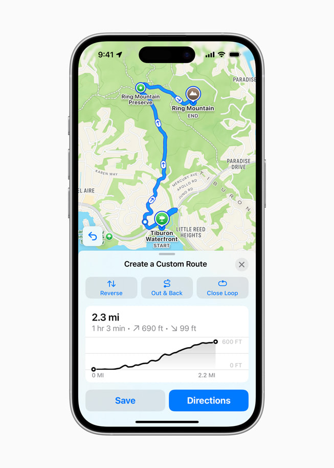 Een iPhone 16 met een scherm uit Apple Kaarten en een zelfgemaakte route.