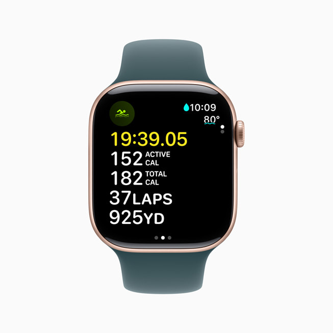 Apple Watch Series 10 上展示「開放水域游泳」體能訓練。