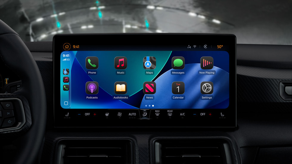 Modul întunecat este redat în CarPlay.
