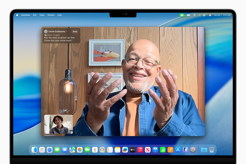 Pantalla de FaceTime con Traducción en Vivo en una MacBook Pro de 16 pulgadas.