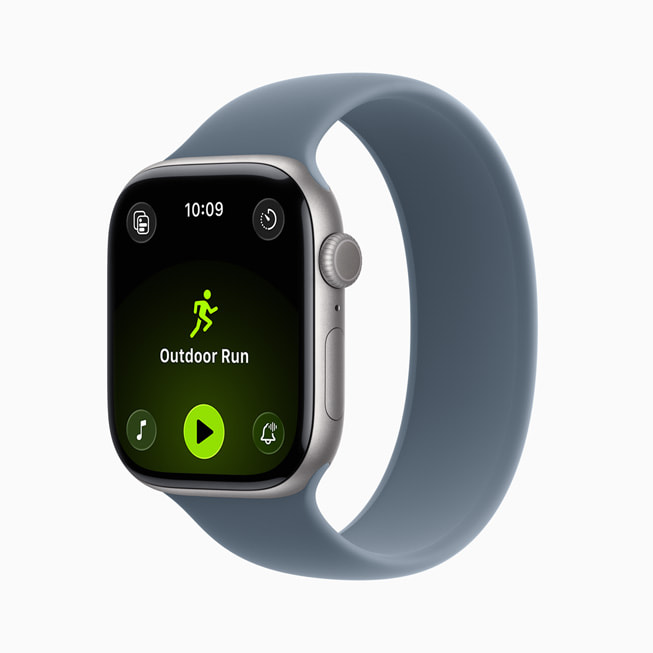 En brugers Apple Watch Series 11 viser træningstypen Løb udendørs.