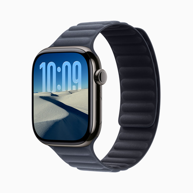 Apple Watch Series 11 vist i titanium i farven skifer.