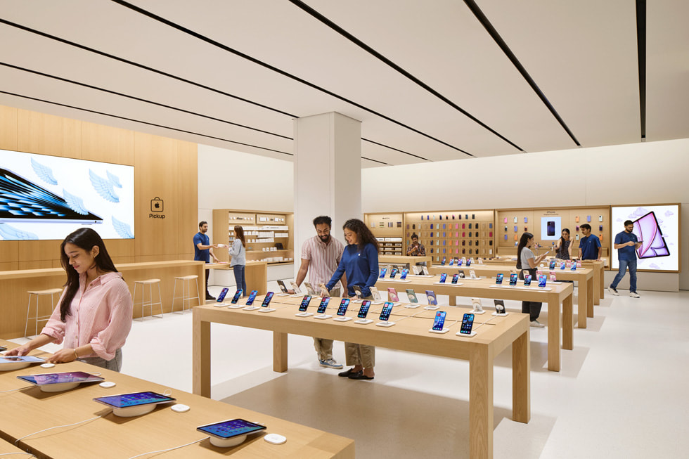 The iPhone 16 lineup inside Apple Koregaon Park.