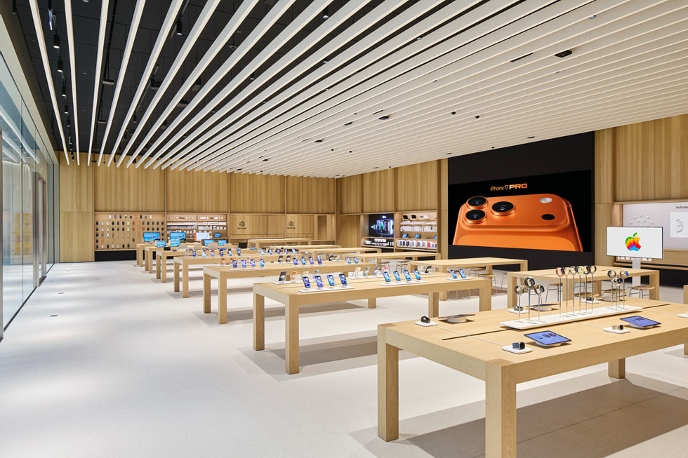 Tables displaying Apple’s latest product lineups inside Apple Al Jimi Mall in Al Ain, UAE.