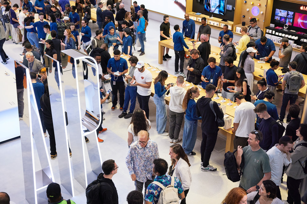 A view from above of the crowd inside Apple Fifth Avenue in New York.