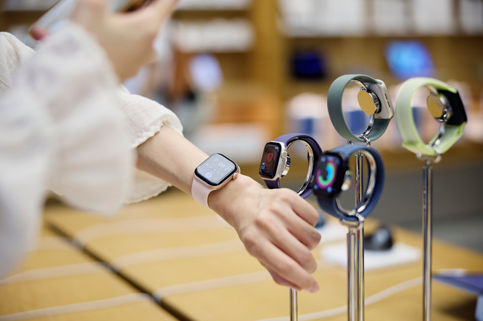 A customer explores the latest Apple Watch lineup — including Apple Watch Series 11, Apple Watch SE 3, and Apple Watch Ultra 3 — at Apple Nanjing East in Shanghai.
