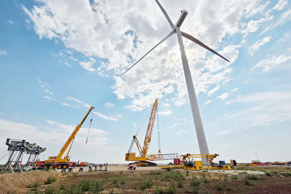 Een luchtfoto van een door Apple gefinancierd park voor hernieuwbare energie in Roemenië.