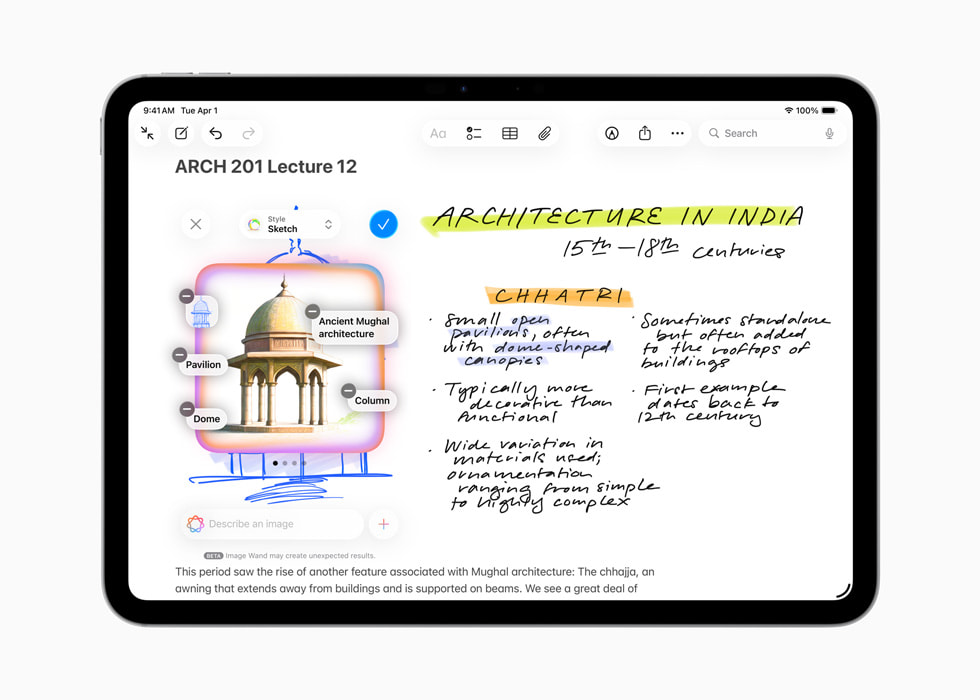 Bildskaparen med anteckningar och skisser för en arkitekturlektion visas på en iPad, där användaren håller i en Apple Pencil för att markera en byggnad.
