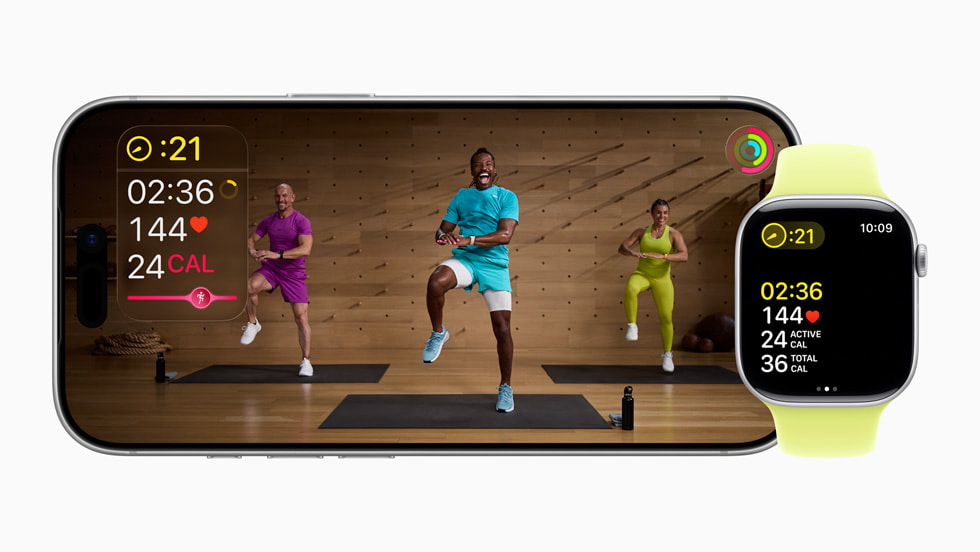 Un entrenamiento de HIIT en Apple Fitness+ en un iPhone y un Apple Watch.