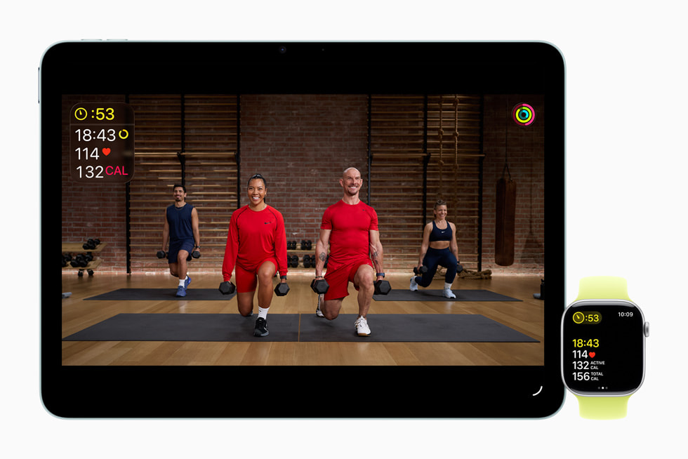 Un entrenamiento Strength Basics in 3 Weeks en Apple Fitness+ en un iPad.