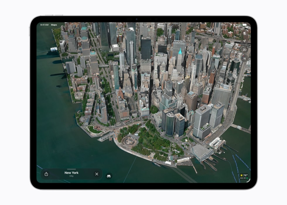 شاشة تطبيق خرائط Apple على iPad Pro مقاس 13 إنش تعرض لقطة جوية لمبانٍ.