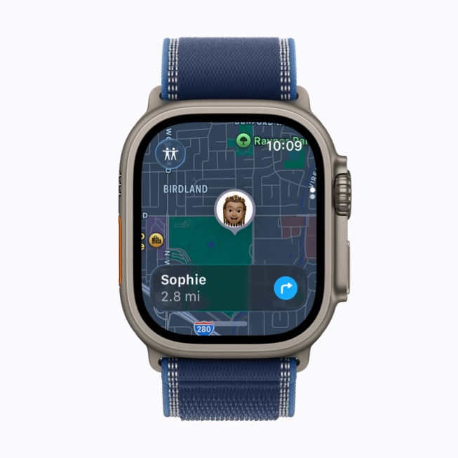 Apple Watch Ultra 3 تعرض شاشة لتطبيق تحديد الموقع مع مستخدمة اسمها صوفي.