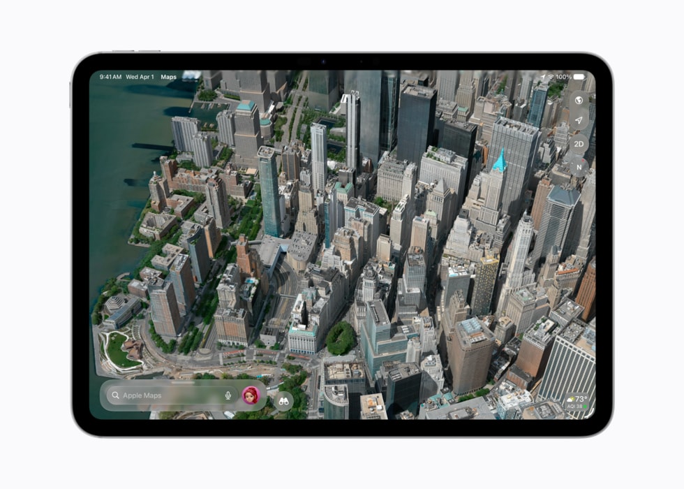 Apple 지도 내에서 건물을 항공 모드로 내려다본 모습이 표시된 iPad 화면.