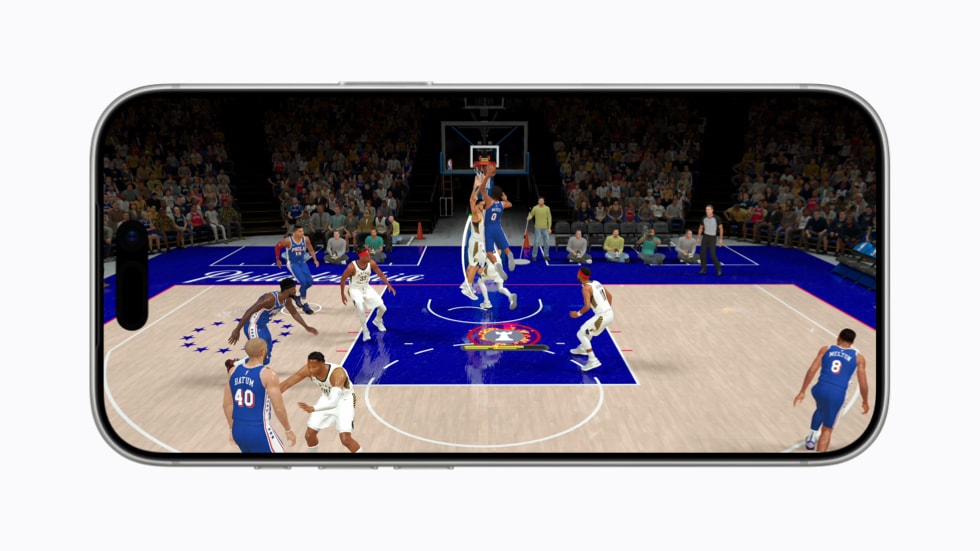 Gameplay NBA 2K26 ditampilkan di iPhone 17 Pro.