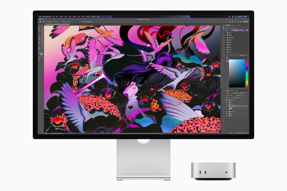 Mac mini med M6 vises med software til videoredigering på skærmen.