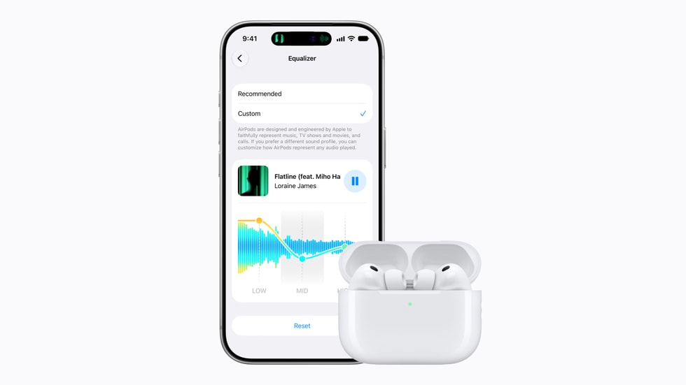 AirPody vedle iPhonu 18 Pro, na němž je vidět jejich nastavení