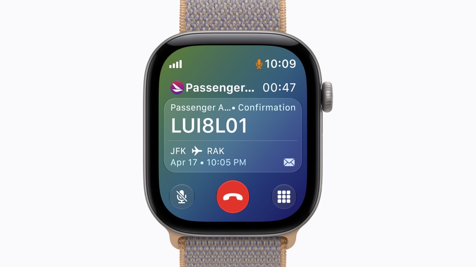 Apple Watch Series 12「通話情境」功能，展示用户的航班資訊。