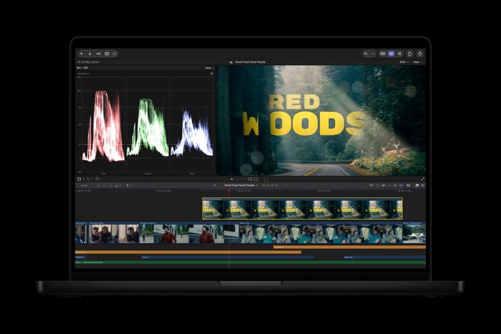 Un MacBook Pro con una schermata di modifica in Pixelmator Pro.