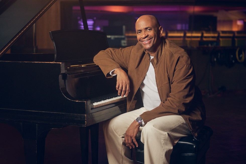 Sergio George al pianoforte.