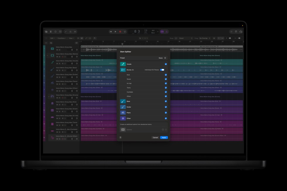 Un MacBook Pro con una schermata di Logic Pro che mostra“Stem Splitter”.