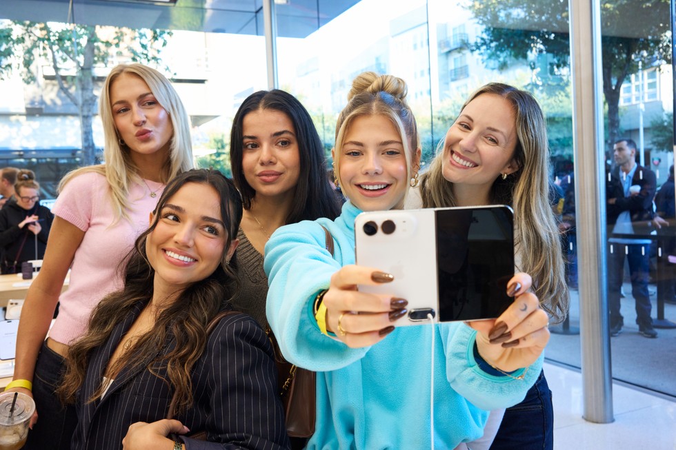 Five smiling customers pose for a selfie with iPhone Duo at Apple Domain NORTHSIDE.