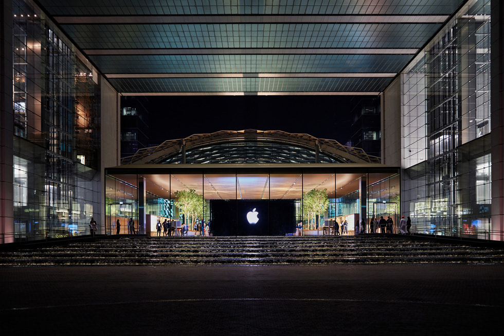 Outside of Apple Al Maryah Island showing two ramps paved with Absolute Black granite stone cut through the cascading water.