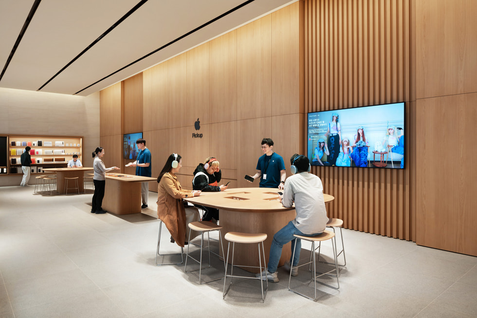 Customers and Apple Creatives around Today at Apple stations inside Apple Gangnam.