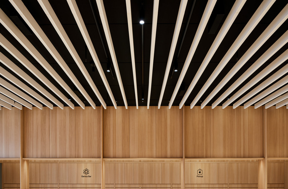Uno scatto dei dettagli del soffitto dell’Apple Tysons Corner.