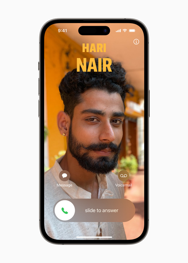 En Contact Poster for Hari Nair vises på iPhone 14 Pro.