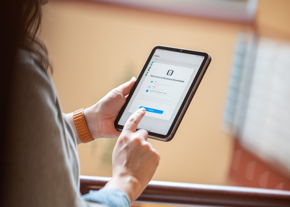 An employee begins onboarding with the Apple Business Essentials app on iPad mini.
