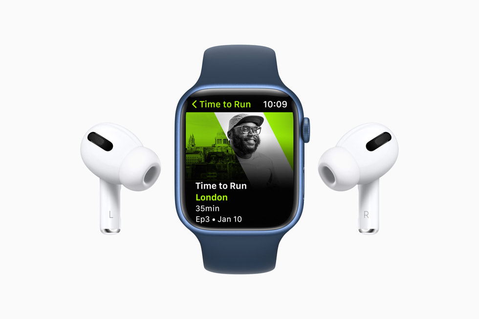Apple Watch Series 7 using Time to Run on Fitness+, in between AirPods Pro.