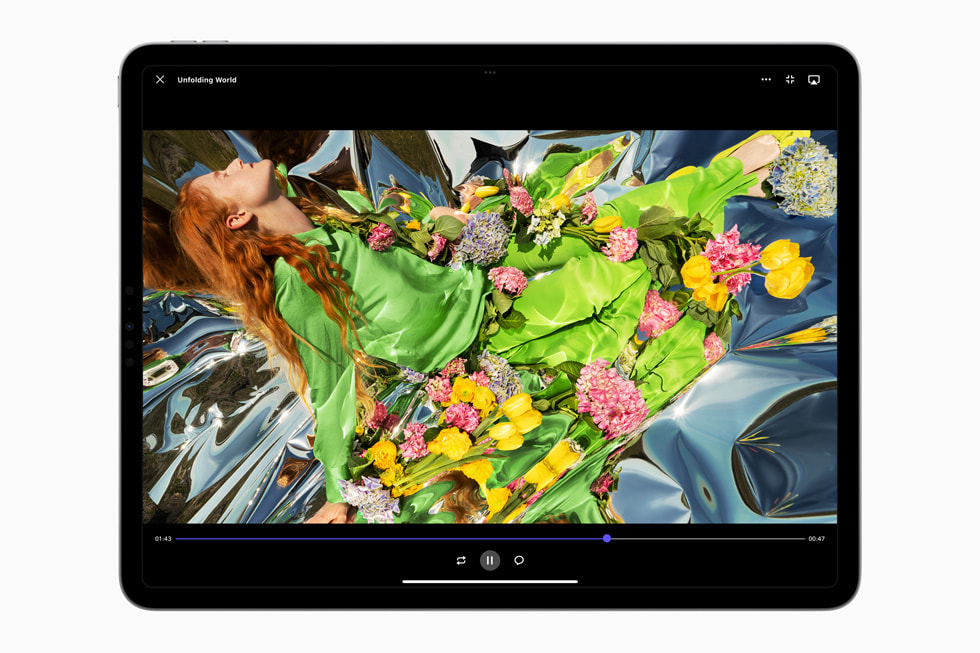 iPad Pro using Reference Mode in Frame.io on iPadOS 16.
