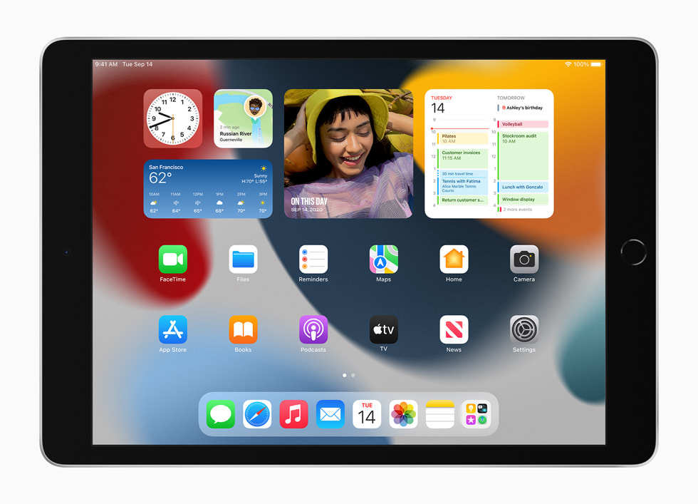 The new Home Screen widgets experience displayed on the new iPad. 