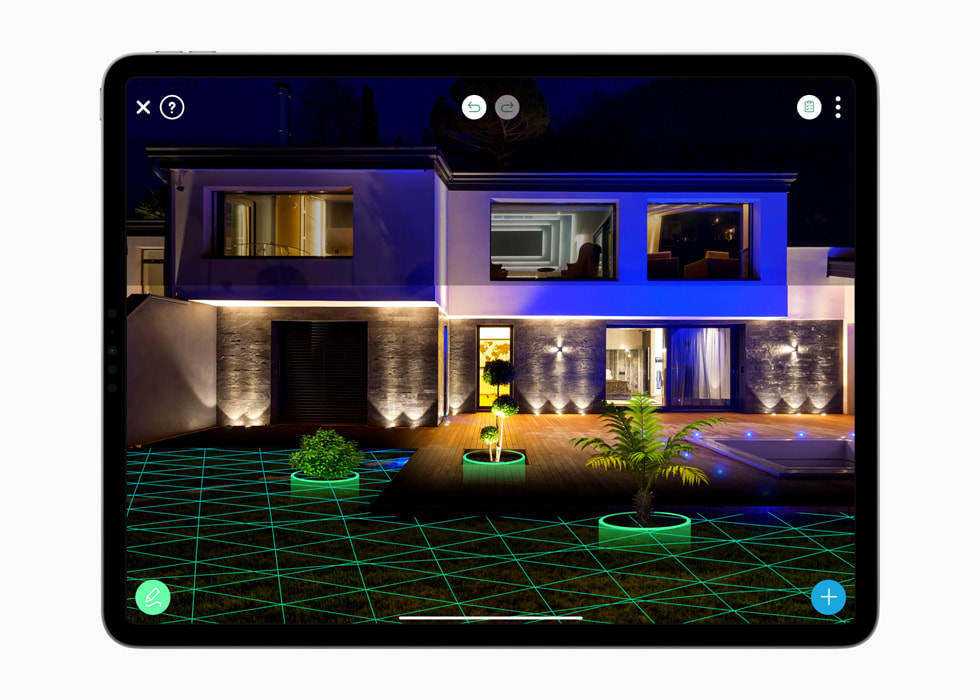 Voice Control Onboarding displayed on MacBook Air.