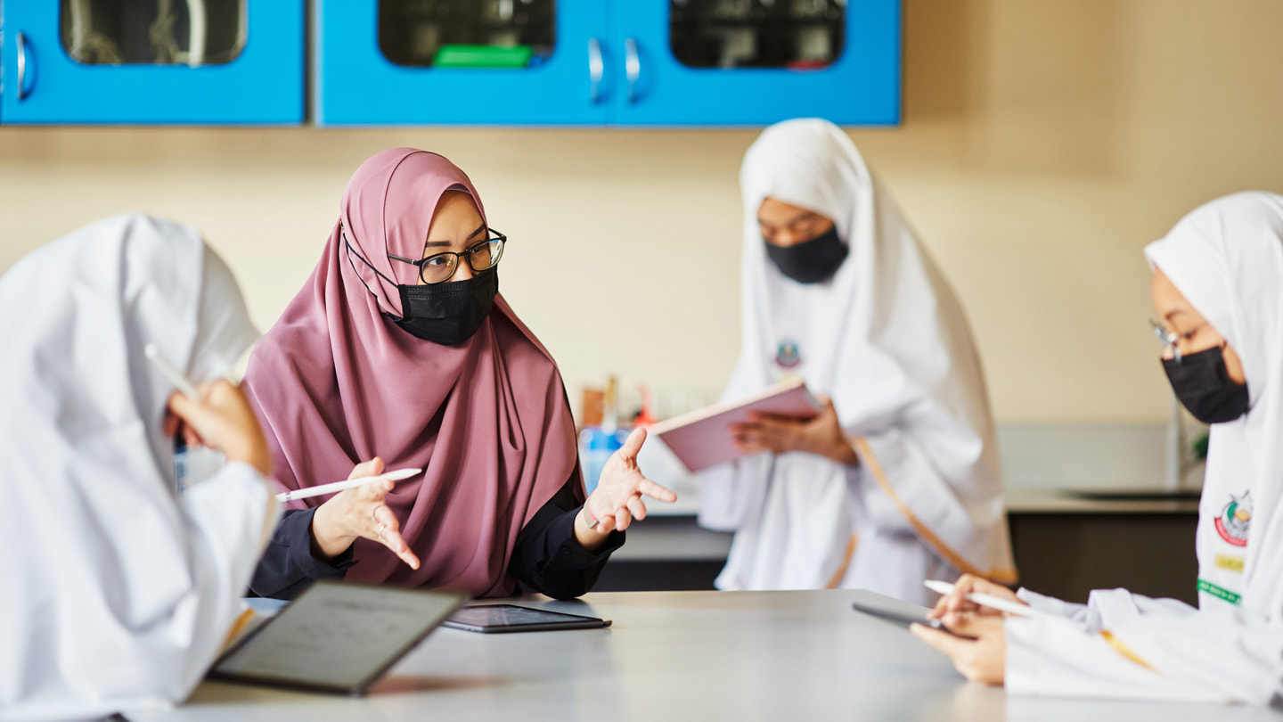 Shuhannah bte Sajali teaching students at Madrasah Alsagoff Al-Arabiah.