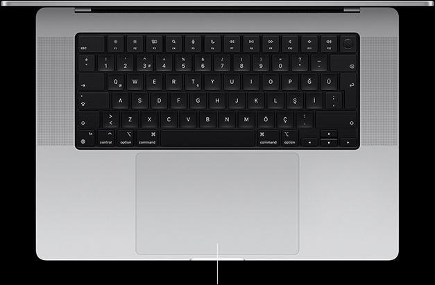 MacBook Pro, gümüş rengi, açık, klavyesi ve Force Touch trackpad’i gösteriliyor