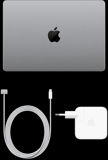 PROLED XDR Ekranlı MacBook Pro, gümüş rengi, üstten görünüm, kapalı, USB‑C şarj kablosu ve güç adaptörü
