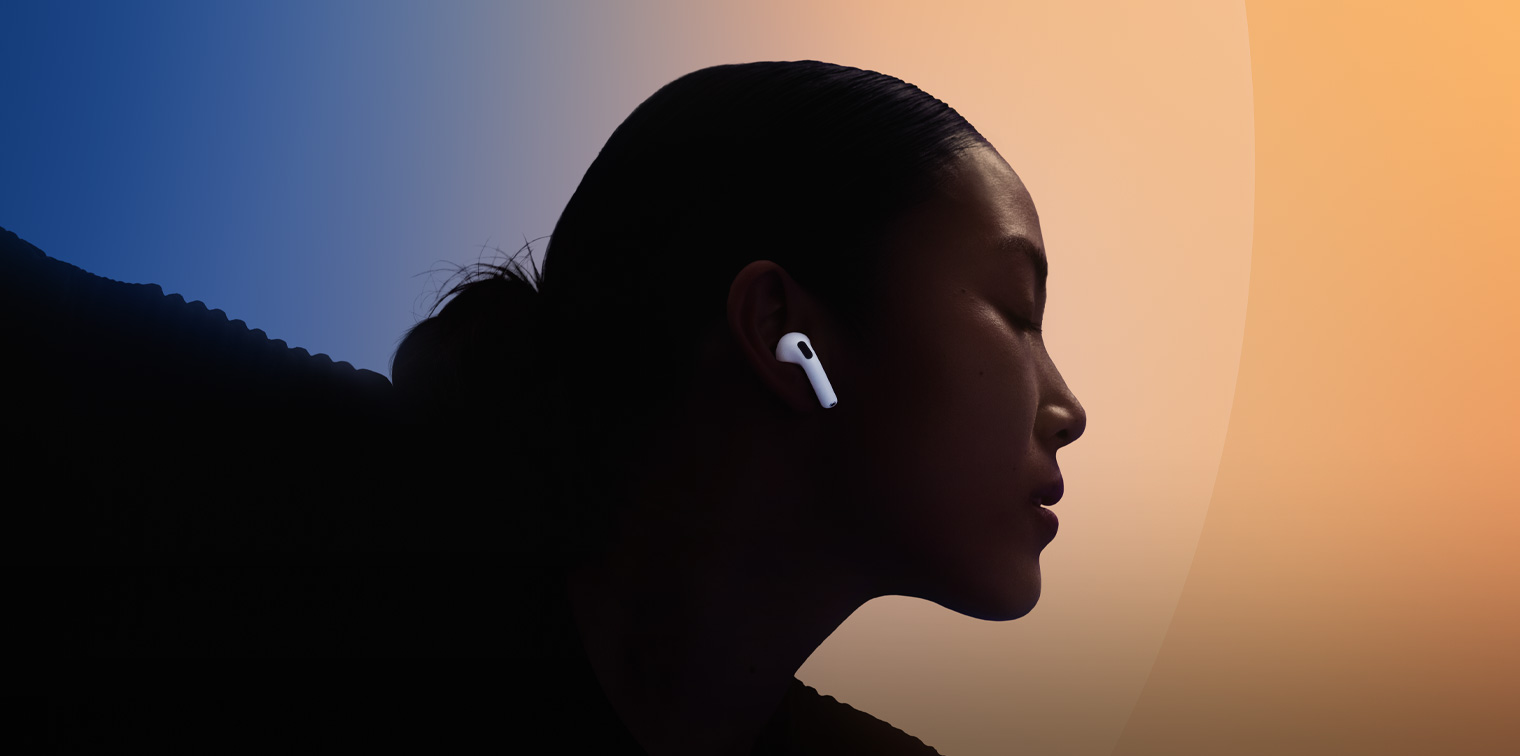 Eine tanzende Person trägt AirPods 5