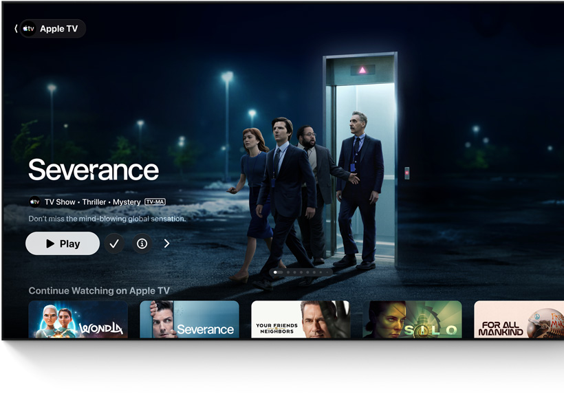Apple TV App, angezeigter Titel: Severance, Personen treten aus einem Aufzug auf einen Parkplatz, Weiter anschauen in der Reihe darunter