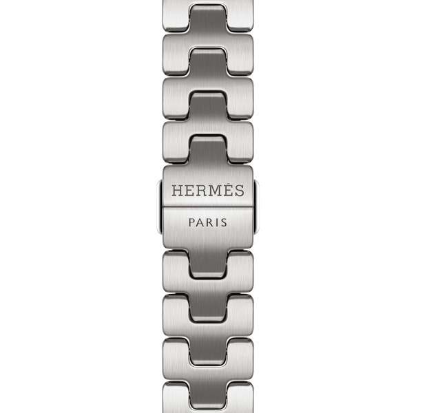 Apple Watch Hermès Series 12, del av Grand H Fin-armbandet i färgen Satiné, Hermès-logotypen i gravyr på spännet