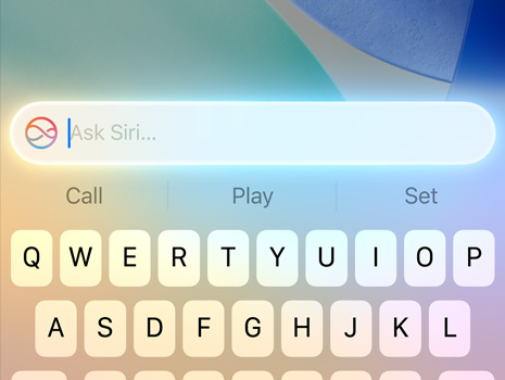 特寫畫面顯示在 macOS Tahoe 上，游標正在輸入對 Siri 的請求。