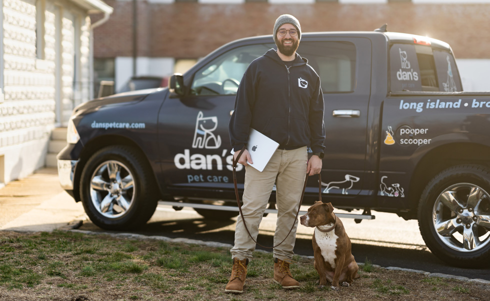 El negocio del CEO Dan Reitman comenzó como un emprendimiento individual de paseo de perros y ahora cuenta con 80 empleados.