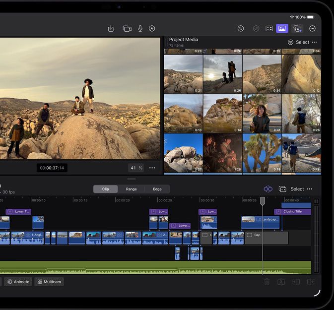 iPad Pro, esikülg, horisontaalpaigutus, kosmosemust, kuvamas Final Cut Pro liidest avatud kõrbeseikluse projektiga, foto neljast inimesest kõrbe maastikul mitmete videoklippide ja ajajoonega