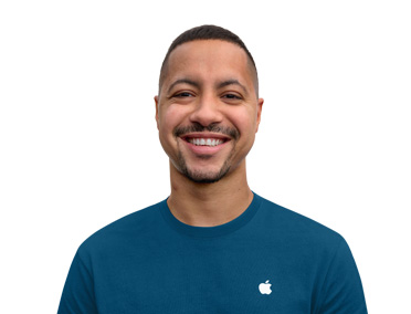 親しみやすい態度で微笑むAppleのスペシャリスト