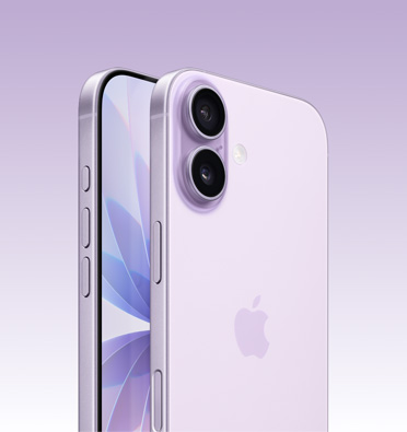iPhone 17 en finition lavande révélant une partie de l’écran, avec le bouton Action, les boutons de réglage du volume et le bouton latéral visibles sur le bord. La face arrière montre le système à deux caméras Fusion dans le coin supérieur gauche.